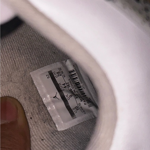 NIKE JORDAN 4 WHITE CEMENT - Picture 6 of 9